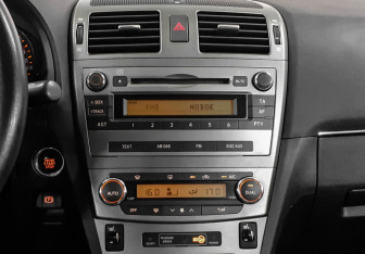 Подержанный автомобиль Toyota Avensis Sedan 2011 года (13 фото)