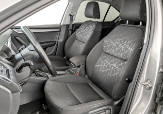 Подержанный автомобиль Skoda Octavia Liftback 2019 года (20 фото)