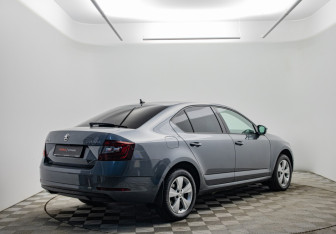 Подержанный автомобиль Skoda Octavia Liftback 2019 года (5 фото)