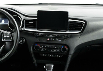 Подержанный автомобиль Kia Ceed Hatchback 2018 года (8 фото)