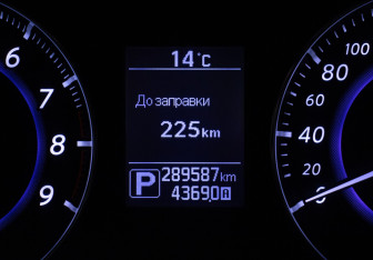Подержанный автомобиль Infiniti QX70 2014 года (12 фото)