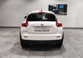 Подержанный автомобиль Nissan Juke 2012 года (6 фото)