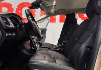 Подержанный автомобиль Volvo V40 Cross Country 2013 года (10 фото)