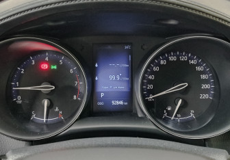 Подержанный автомобиль Toyota C-HR 2019 года (16 фото)