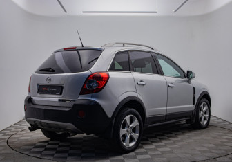 Подержанный автомобиль Opel Antara 2010 года (5 фото)