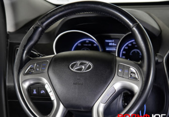Подержанный автомобиль Hyundai ix35 2012 года (12 фото)