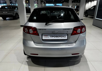 Подержанный автомобиль Chevrolet Lacetti Hatchback 2012 года (4 фото)