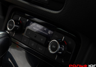Подержанный автомобиль Volkswagen Touareg 2010 года (14 фото)