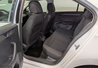 Подержанный автомобиль Skoda Rapid Liftback 2021 года (12 фото)