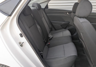 Подержанный автомобиль Hyundai Solaris Sedan 2021 года (12 фото)