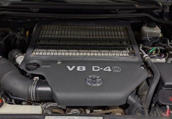 Подержанный автомобиль Toyota Land Cruiser Suv 2016 года (5 фото)