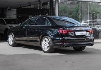 Подержанный автомобиль Audi A4 Sedan 2019 года (7 фото)