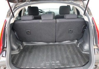 Подержанный автомобиль Nissan Juke 2011 года (22 фото)