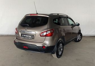 Подержанный автомобиль Nissan Qashqai+2 2012 года (5 фото)
