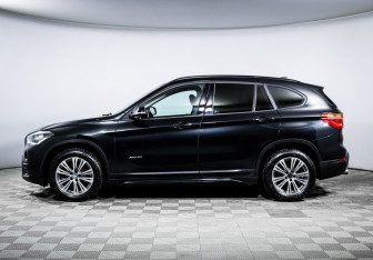 Подержанный автомобиль BMW X1 2017 года (8 фото)