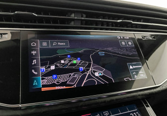 Подержанный автомобиль Audi Q8 2018 года (21 фото)