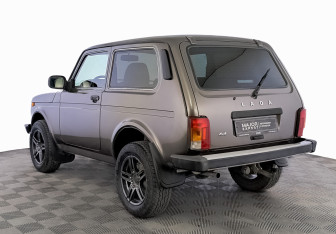 Подержанный автомобиль LADA (ВАЗ) 2121 (4x4) 2017 года (7 фото)