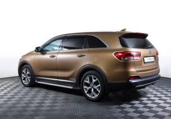 Подержанный автомобиль Kia Sorento 2017 года (7 фото)
