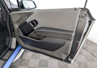 Подержанный автомобиль BMW i3 2021 года (24 фото)