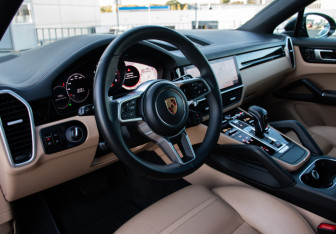 Подержанный автомобиль Porsche Cayenne 2019 года (9 фото)