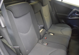 Подержанный автомобиль Toyota RAV4 2012 года (4 фото)