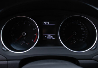 Подержанный автомобиль Volkswagen Jetta Sedan 2015 года (12 фото)