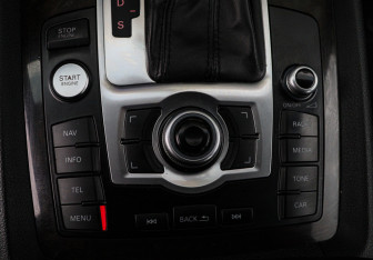 Подержанный автомобиль Audi Q7 2012 года (19 фото)