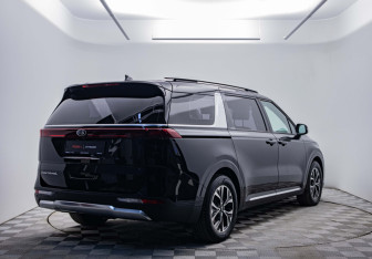 Подержанный автомобиль Kia Carnival 2020 года (4 фото)
