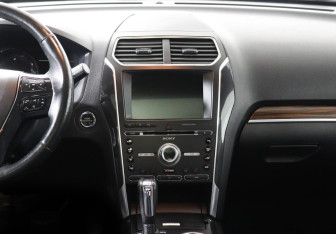 Подержанный автомобиль Ford Explorer 2017 года (9 фото)