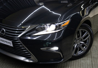 Подержанный автомобиль Lexus ES 2018 года (25 фото)