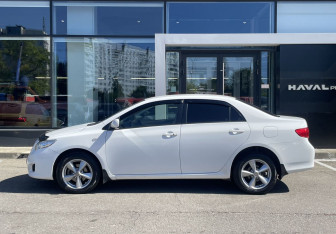 Подержанный автомобиль Toyota Corolla Sedan 2008 года (8 фото)