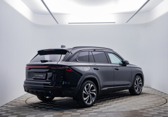 Подержанный автомобиль Geely Monjaro 2023 года (5 фото)