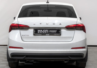 Подержанный автомобиль Skoda Rapid Liftback 2021 года (6 фото)