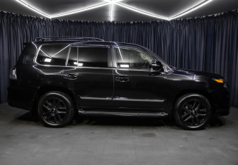 Подержанный автомобиль Lexus LX 2015 года (4 фото)