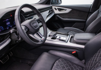 Подержанный автомобиль Audi Q8 2020 года (10 фото)