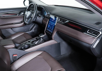 Подержанный автомобиль JAC J7 2021 года (10 фото)