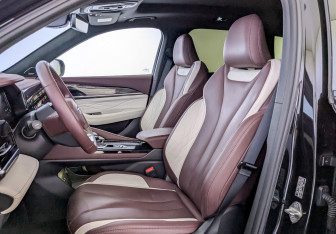 Подержанный автомобиль Geely Monjaro 2023 года (24 фото)