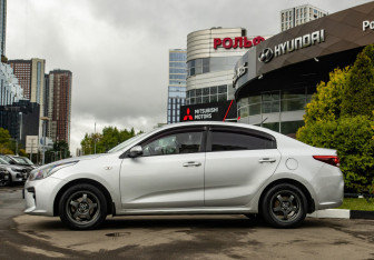 Подержанный автомобиль Kia Rio Sedan 2017 года (6 фото)