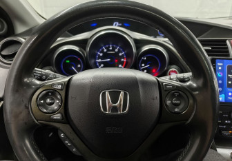 Подержанный автомобиль Honda Civic Hatchback 2013 года (14 фото)