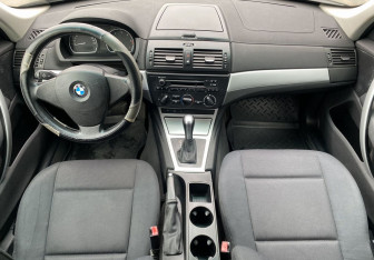 Подержанный автомобиль BMW X3 2009 года (10 фото)
