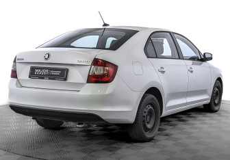 Подержанный автомобиль Skoda Rapid Liftback 2017 года (5 фото)