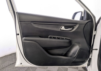 Подержанный автомобиль Kia Rio Hatchback 2021 года (19 фото)