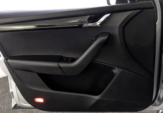 Подержанный автомобиль Skoda Octavia Liftback 2019 года (19 фото)