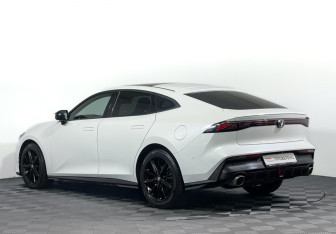 Подержанный автомобиль Changan UNI-V 2024 года (7 фото)