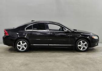 Подержанный автомобиль Volvo S80 2010 года (4 фото)