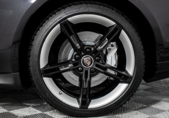 Подержанный автомобиль Porsche Taycan 2020 года (27 фото)