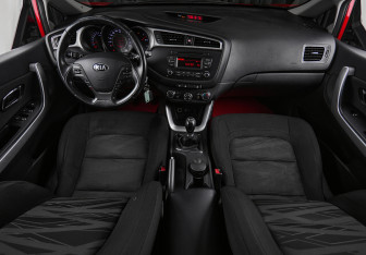 Подержанный автомобиль Kia Ceed Hatchback 2016 года (16 фото)