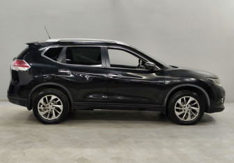 Подержанный автомобиль Nissan X-Trail 2015 года (4 фото)
