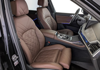 Подержанный автомобиль BMW X7 2024 года (23 фото)