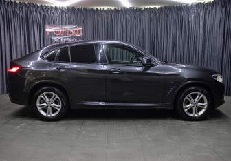 Подержанный автомобиль BMW X4 2021 года (4 фото)